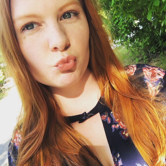 Meet your Posher, Natalie! - Picture 1 of 1